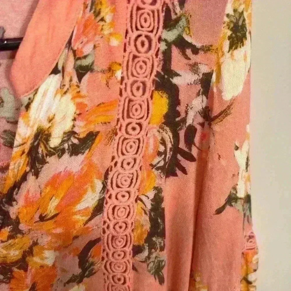 Altar’d State Sz M Peach Floral V-Neck Blouse - Picture 3 of 6